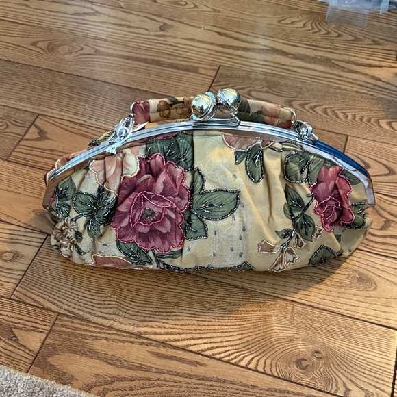 Floral Embroidered Clutch Bag - Picture 2 of 4